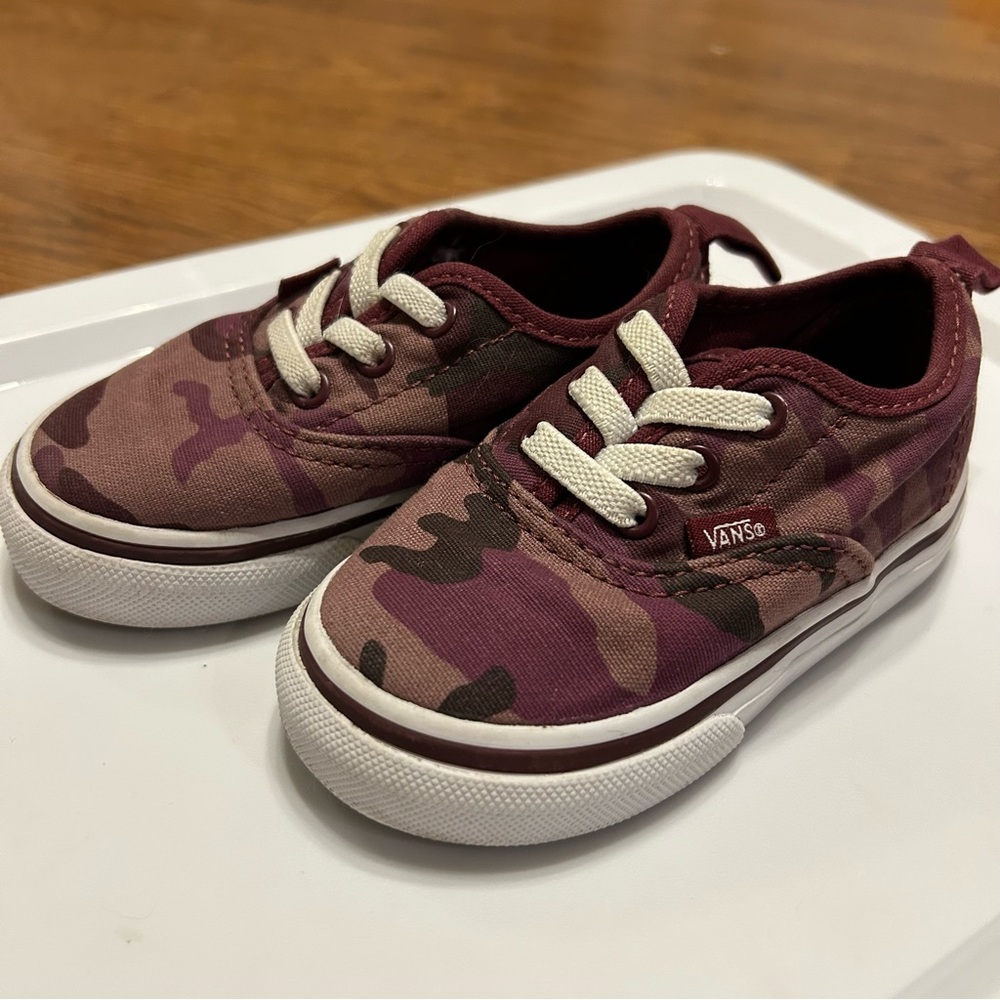 Vans Kids Sneakers Burgundy Camouflage Slip On Shoes 5.5 Toddler Stretchy Laces - Picture 2 of 8
